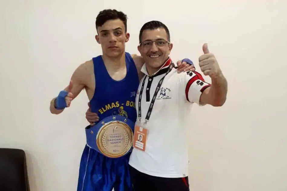 Il pugile Sergio Pranteddu e il maestro Stefano Argiolas (foto Lorenzo Ena)