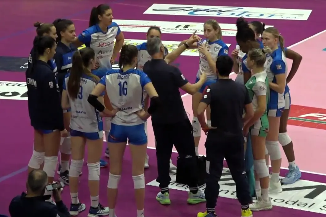Time out Resinglass durante la partita di Lecco (foto Ilenia Giagnoni)