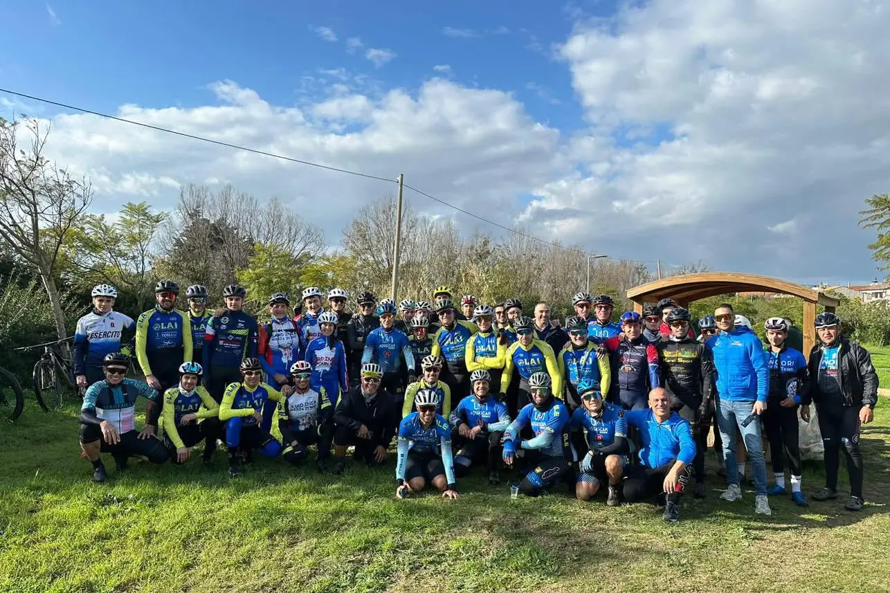 Parte dei bikers nel Parco Elisa Deiana a Soleminis