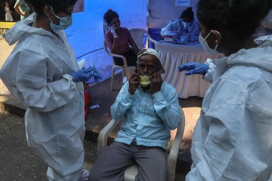 Misterioso morbo in India, 300 persone in ospedale con vomito e bruciore agli occhi