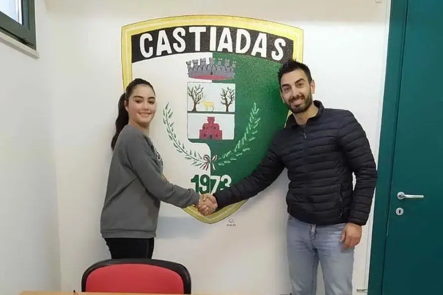 Giorgia Casarin e Stefano d'Apice con il logo del Castiadas (foto Andrea Serreli)