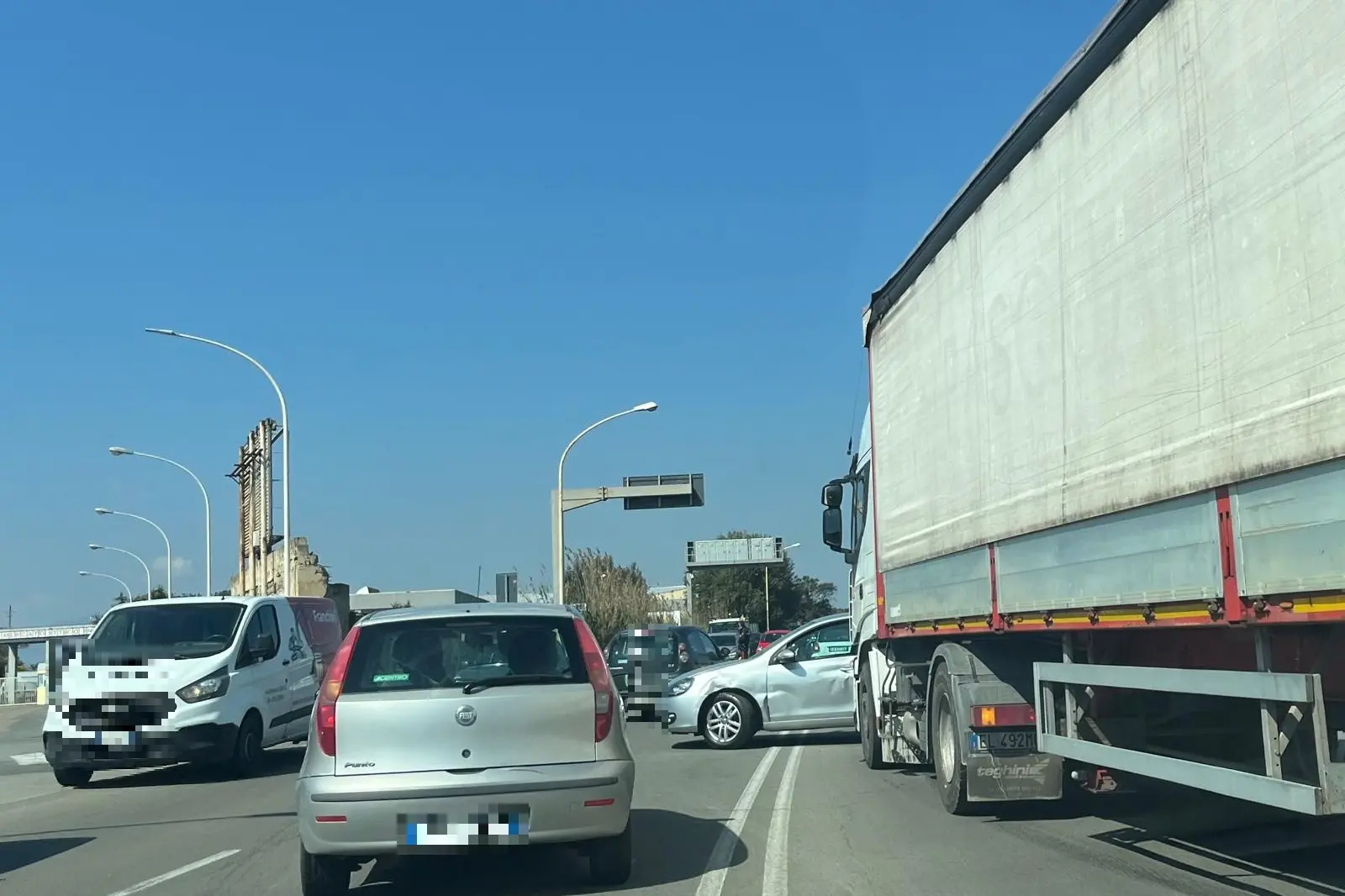 L'incidente in viale La Plaia (foto L'Unione Sarda)