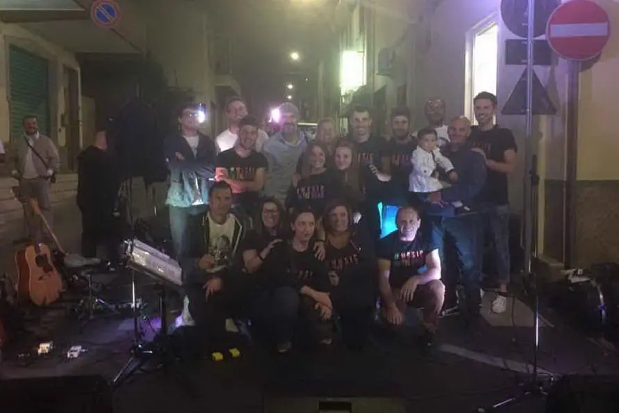 Lo staff di Music on the Road con la band Zirichiltaggia