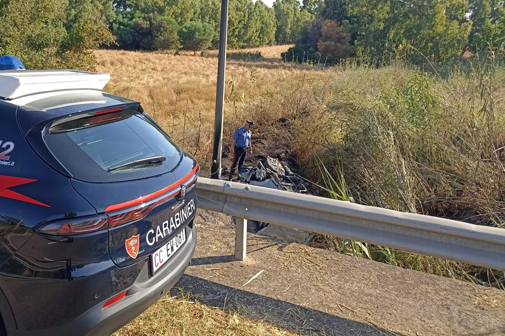 L'auto incendiata
