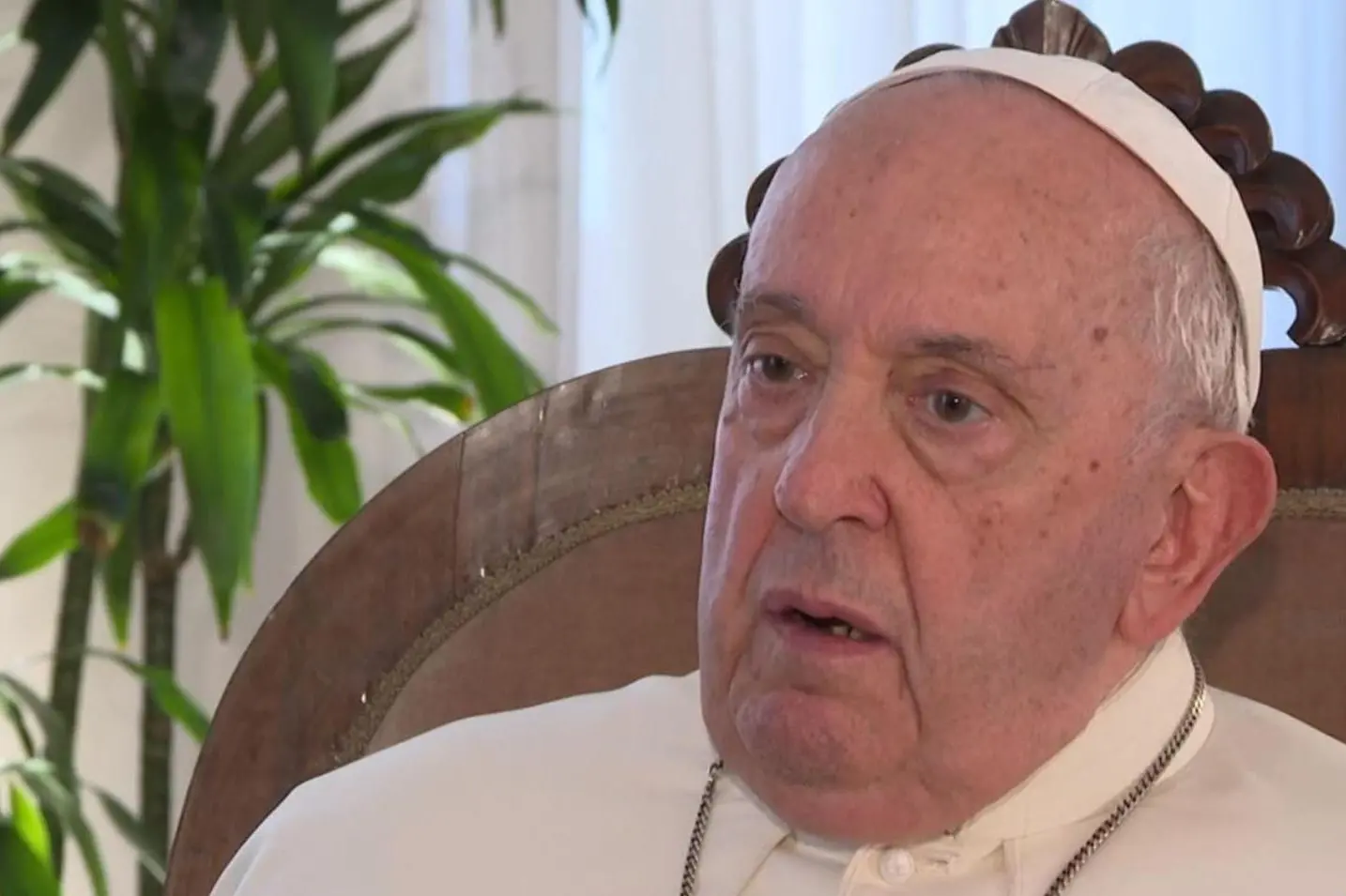 Bergoglio intervistato al Tg1 (foto da frame video/via Ansa)