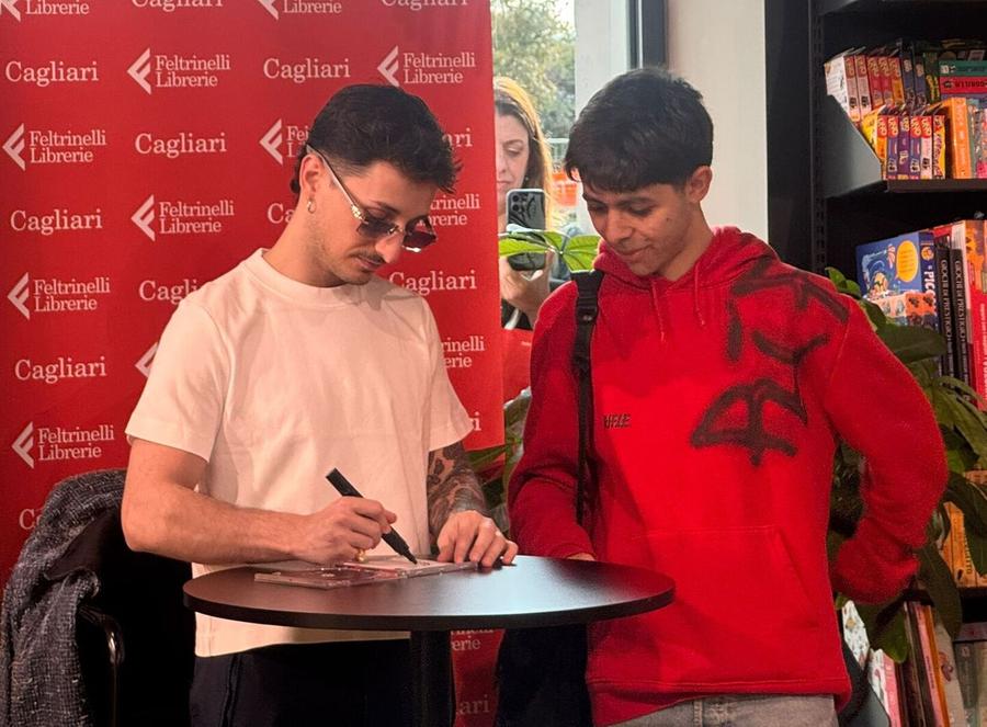 «Seguite l’istinto»  Nayt si concede ai mille fan sardi