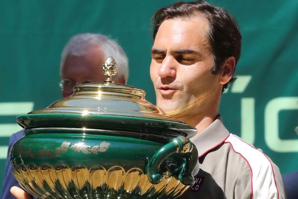 Roger Federer strepitoso ad Halle: 102esimo trofeo in carriera
