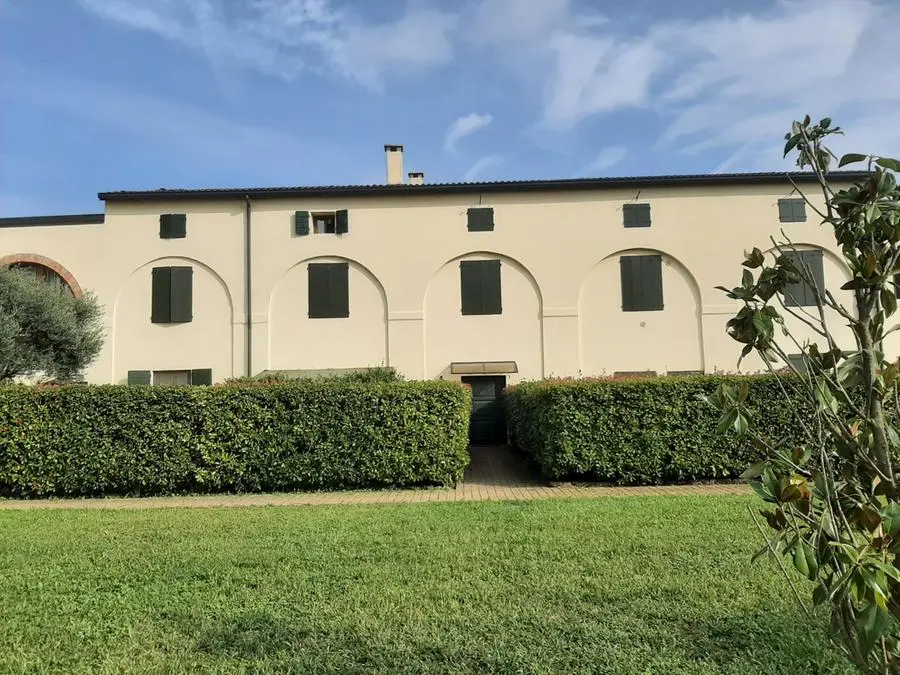 Il complesso immobiliare a Belfiore\u00A0dove si trova la casa di Luca Morisi (Ansa)