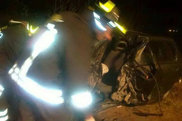 I vigili del fuoco sul luogo dell'incidente