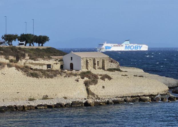 Raffiche di vento oltre gli 80 km all’ora, dirottate le navi per Porto Torres