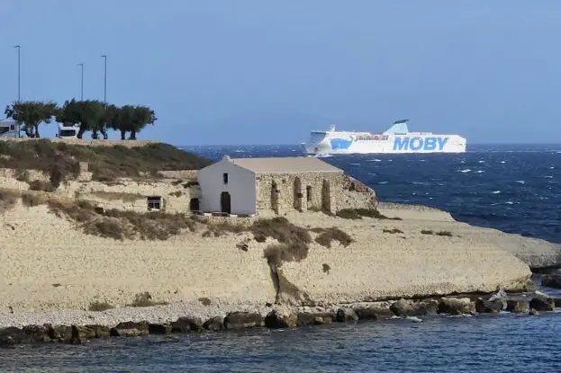 Nave Moby a Porto Torres (foto Pala)