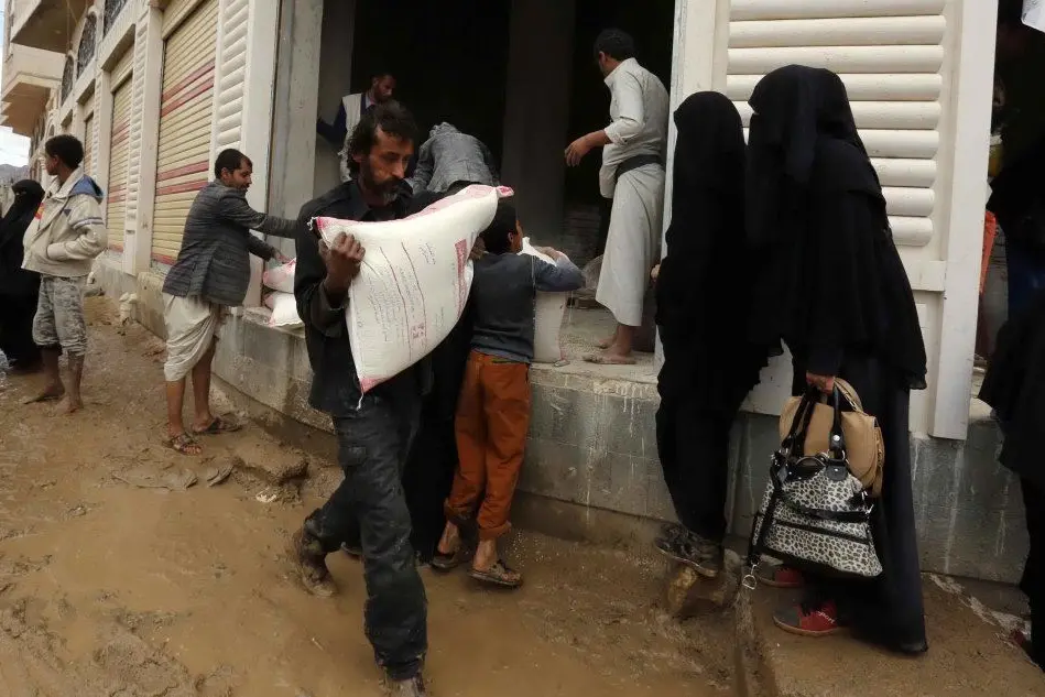 Gli aiuti umanitari dell'Onu in Yemen (Ansa)