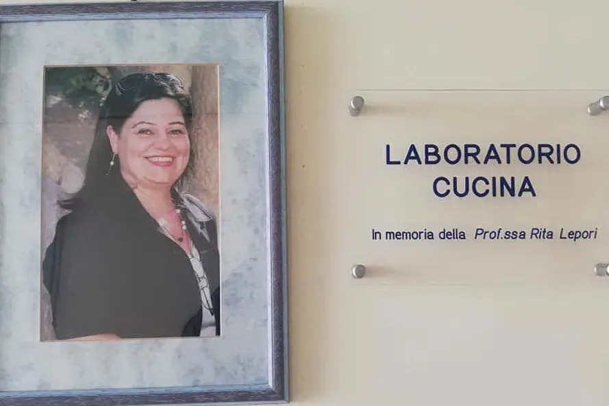 La targa del laboratorio intitolato a Rita Lepori (foto Ivan Murgana)