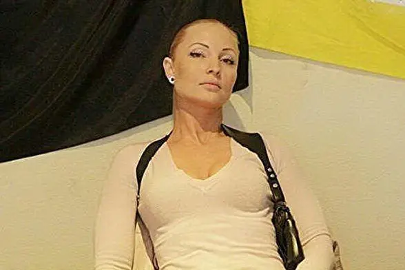 La poliziotta è morta dopo aver contratto la tubercolosi in seguito a uno sputo in faccia durante un arresto