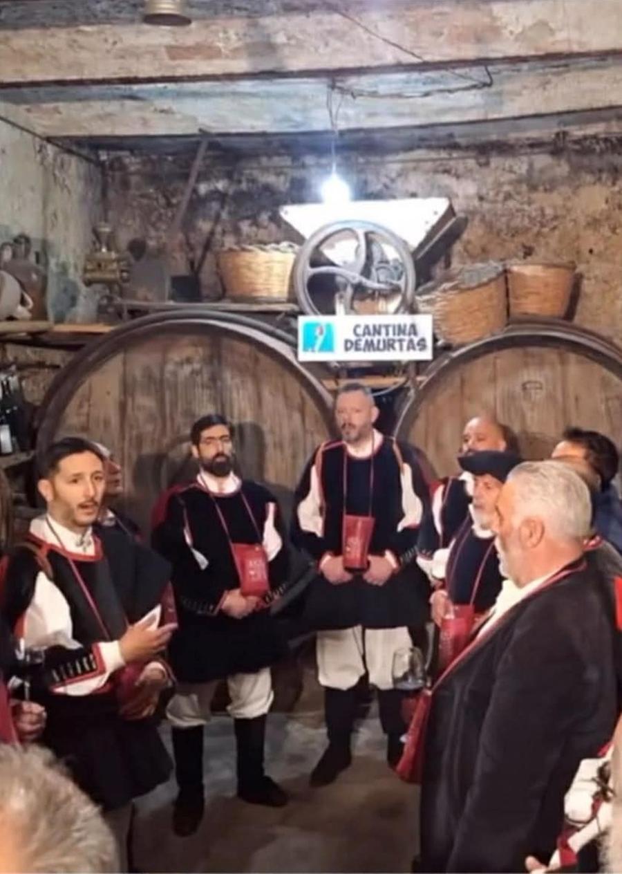 Calici di Pasqua, delizie al profumo di cannonau