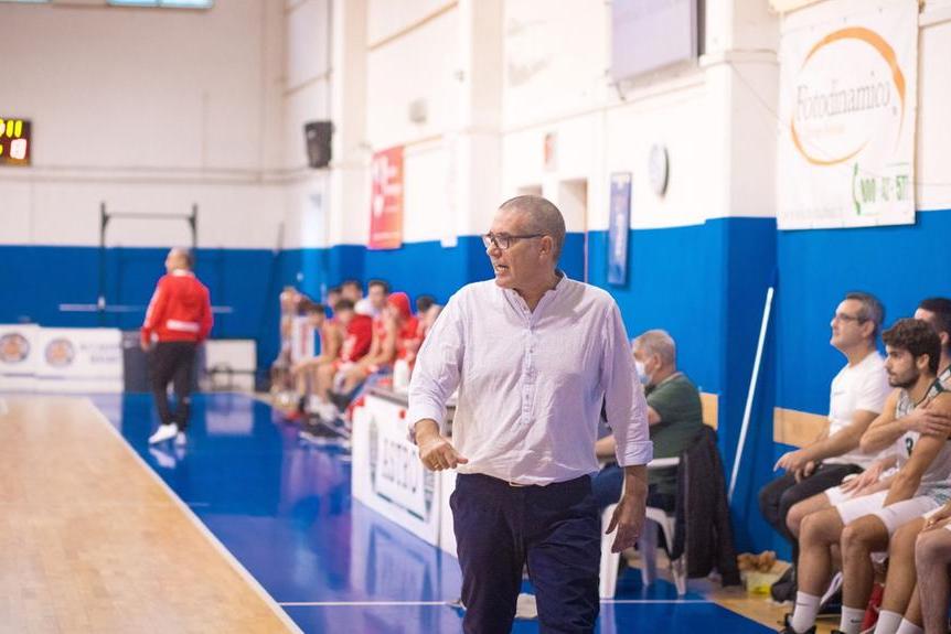 Il coach dell'Astro, Gianluca Susini (foto concessa da Andrea Chiaramida - Astro Basket)