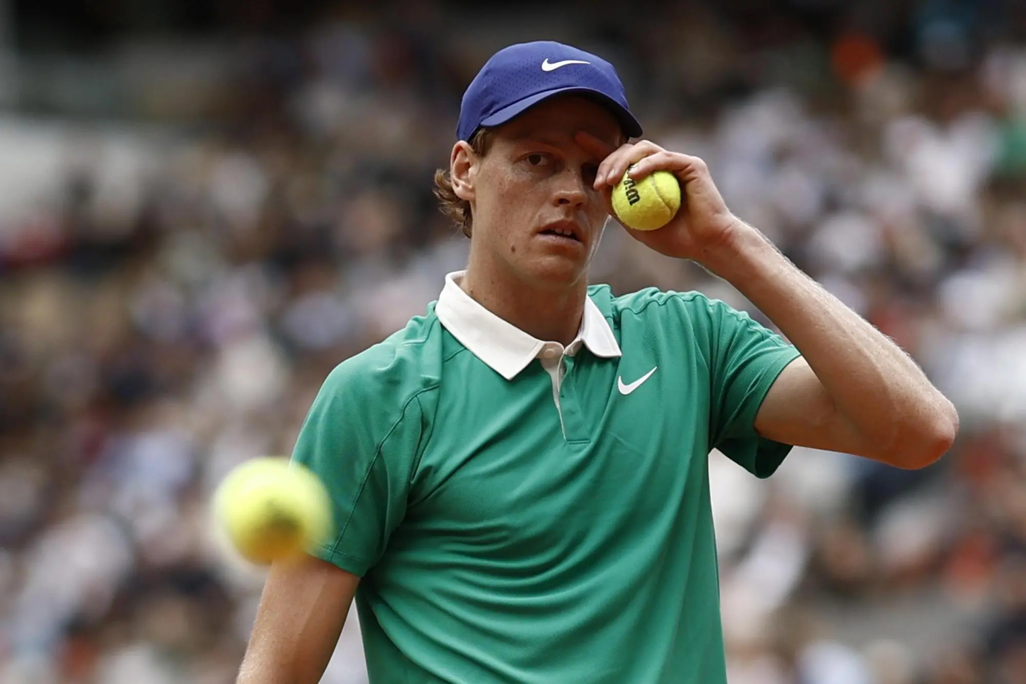 epa12155427 Jannik Sinner of Italy gestures during his Men's singles quarter-finals match against Alexander Bublik of Kazakhstan at the French Open Grand Slam tennis tournament at Roland Garros in Paris, France, 04 June 2025. EPA/YOAN VALAT