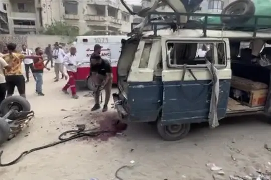 Gaza, 5 morti e 13 feriti in raid aereo di Israele contro un minibus
