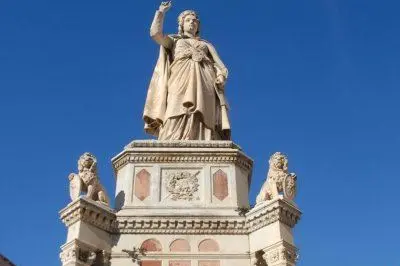 Oristano, il monumento a Eleonora