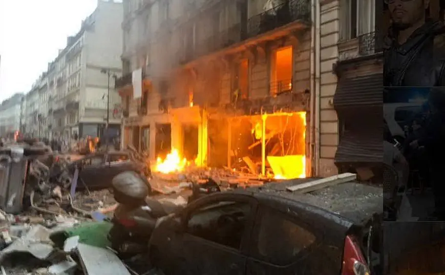 Una forte esplosione è stata avvertita in un palazzo del centro di Parigi (foto Twitter)