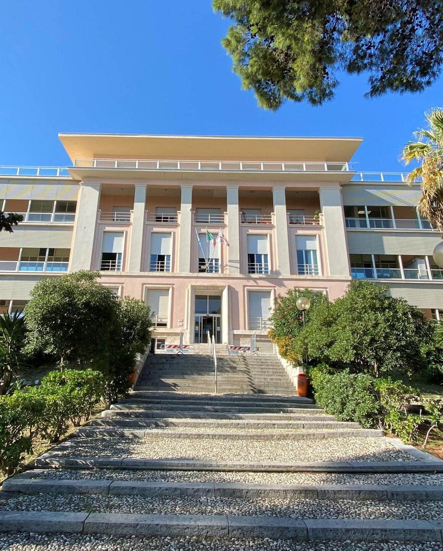 L’Asl conferma il dietrofront: «Il servizio vaccinazioni resta al Binaghi»