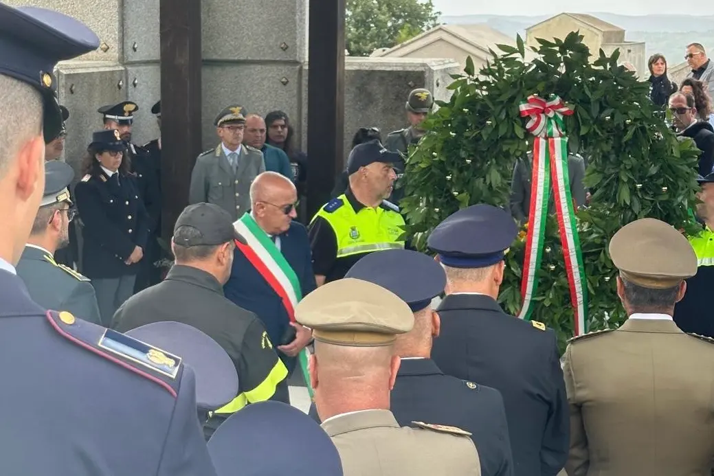 Un momento della commemorazione (foto Busia)