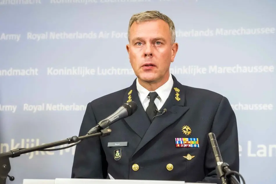 La conferenza stampa sull'incidente al ministero della Difesa (Van Lieshout)