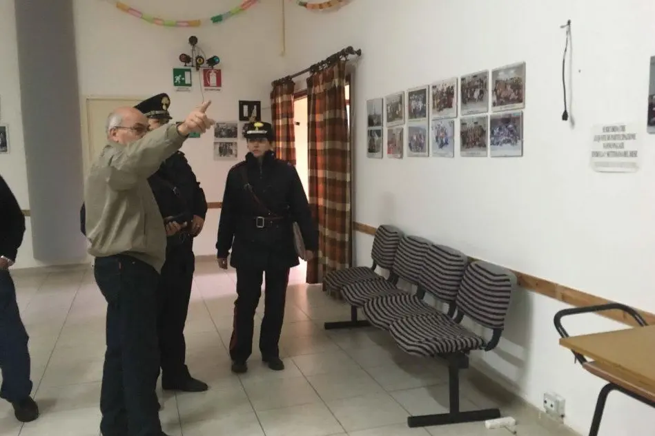 Sopralluogo dei carabinieri nella sede dell'associazione