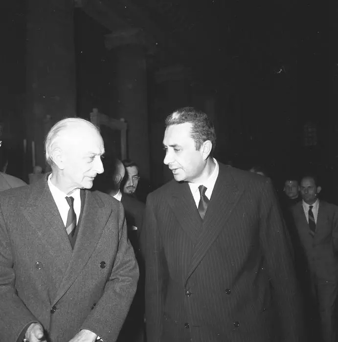 Il presidente della Repubblica Antonio Segni con Aldo Moro (Ansa)