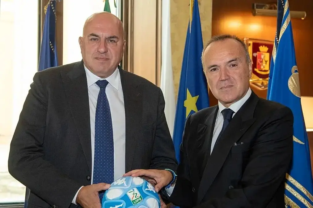 Mauro Balata, presidente della Lega B (a destra), in occasione di un recente incontro col ministro della Difesa Guido Crosetto (foto concessa)