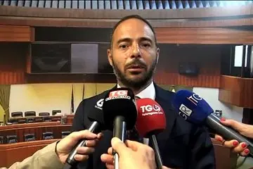Regione, scontro e nuovi dubbi sugli aeroporti si privati: ''slittano'' i 30 milioni per l'operazione