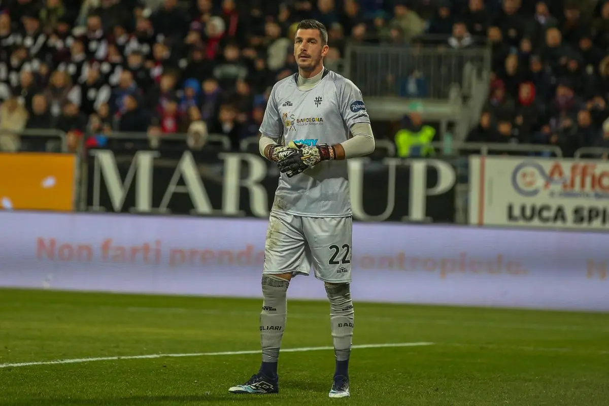 Simone Scuffet nella scorsa stagione al Cagliari (foto Fabio Murru)