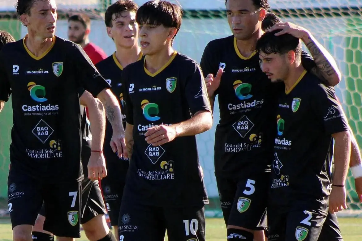 Esultanza dei giocatori del Castiadas