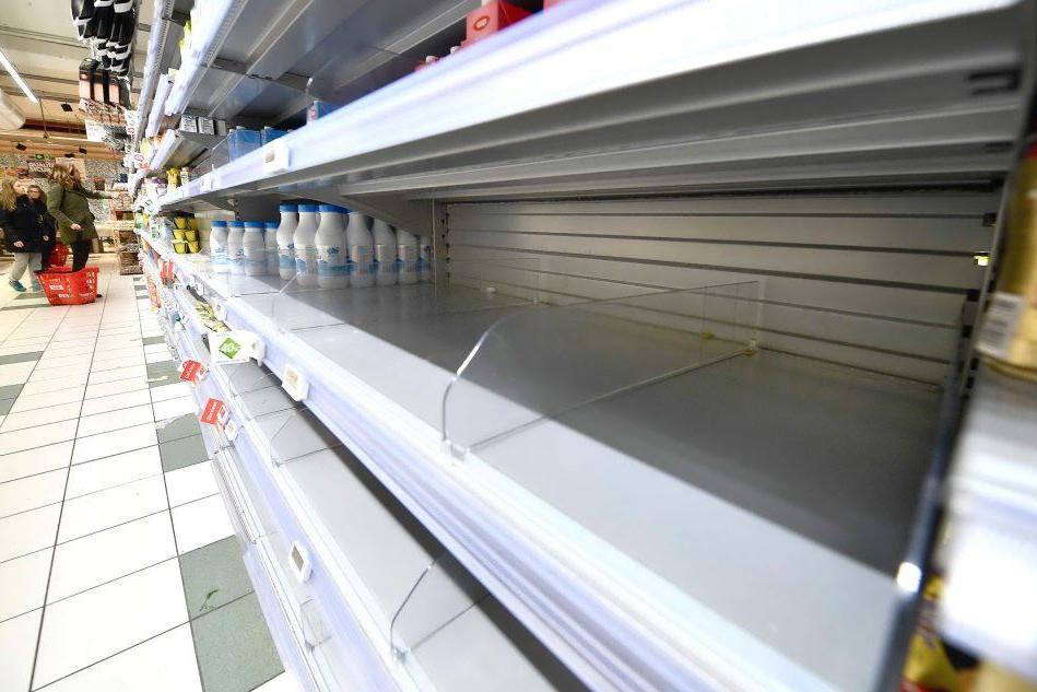 Coronavirus, supermercati presi d'assalto nel Nord Italia