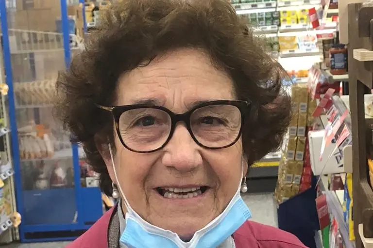 Signora Giannina nella sua attività (foto Sirigu)