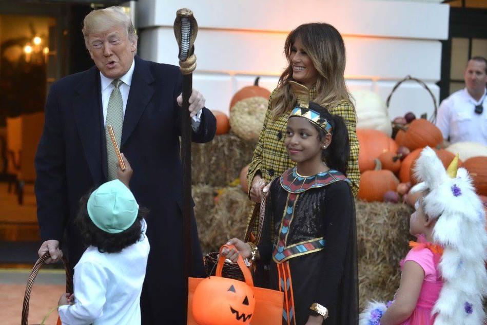 Donald e Melania Trump con i bambini alla Casa Bianca