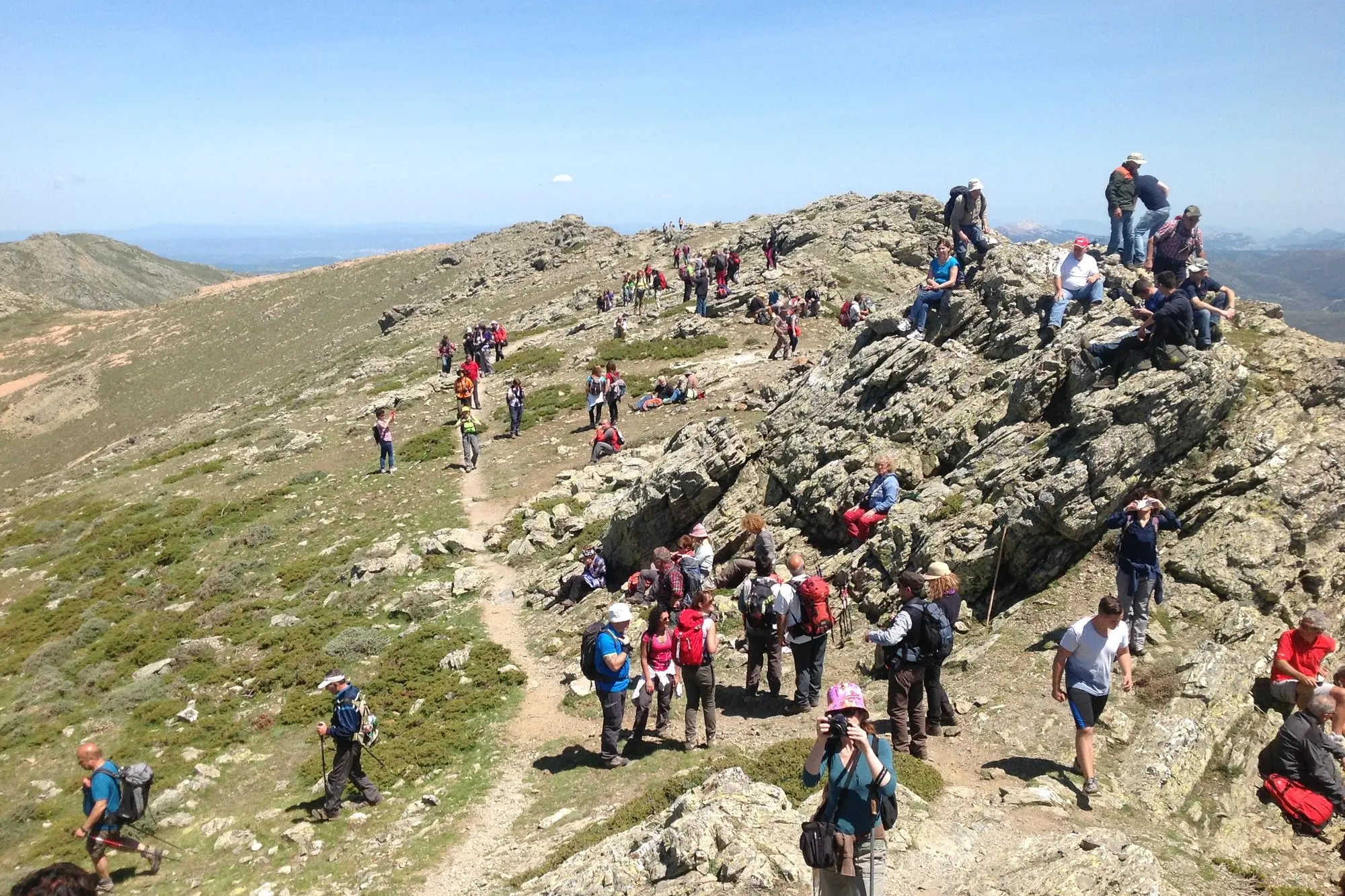 Escursionisti a Punta La Marmora (Archivio L'Unione Sarda)