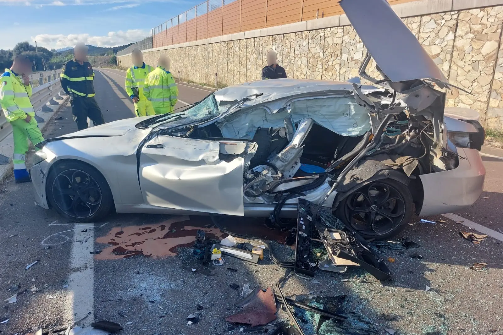 L'Alfa Romeo Giulia distrutta nell'incidente