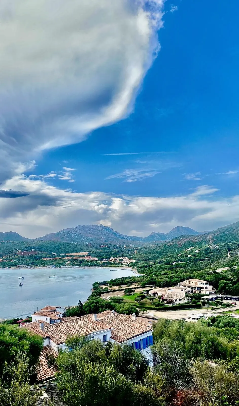 Palumbalza e vista dall’alto della spiaggia di Marinella (Carlo Pirovano)