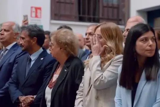 Meloni si commuove davanti ai resti della Croma di Giovanni Falcone