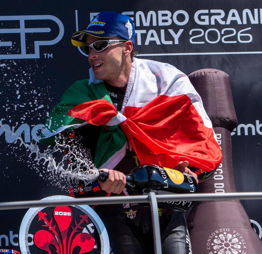 Bezzecchi da favola trionfa al Mugello Festa con Antonelli