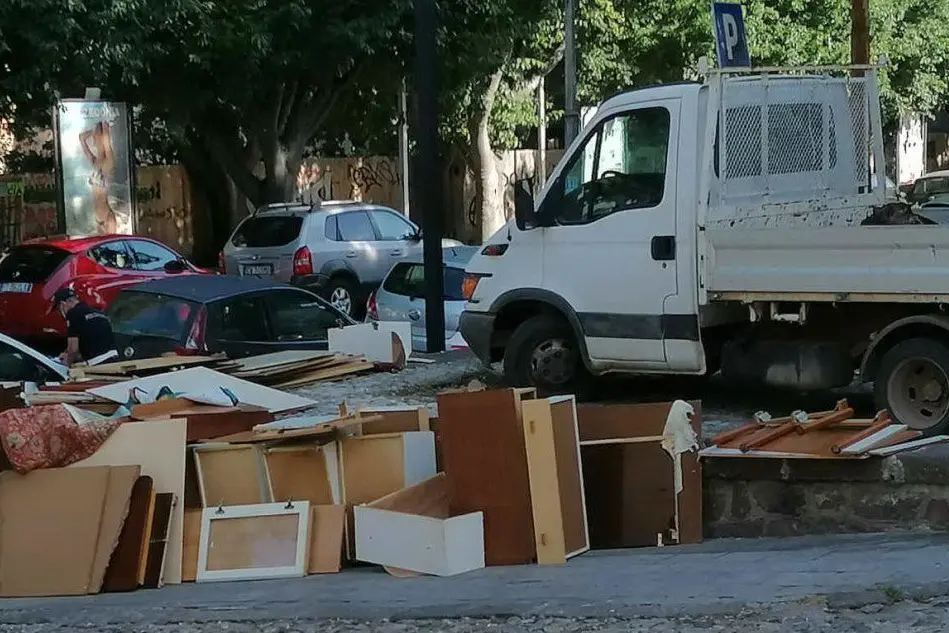 I rifiuti (foto polizia di Sassari)