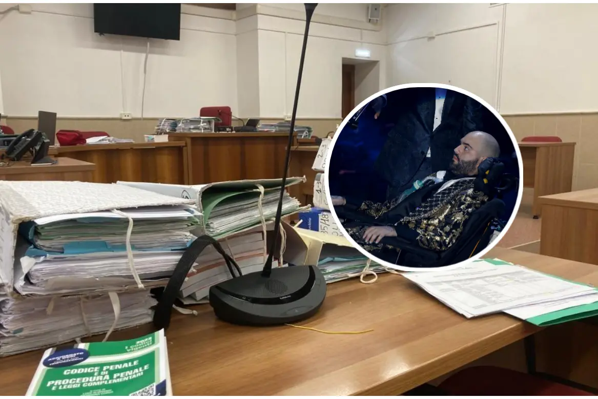 Un'aula di tribunale e nel tondo Paolo Palumbo (Archivio L'Unione Sarda)