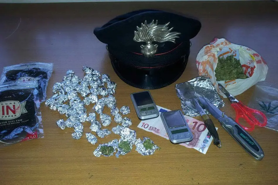 La droga recuperata dai carabinieri