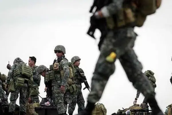 Esercito nelle Filippine (foto Ansa)