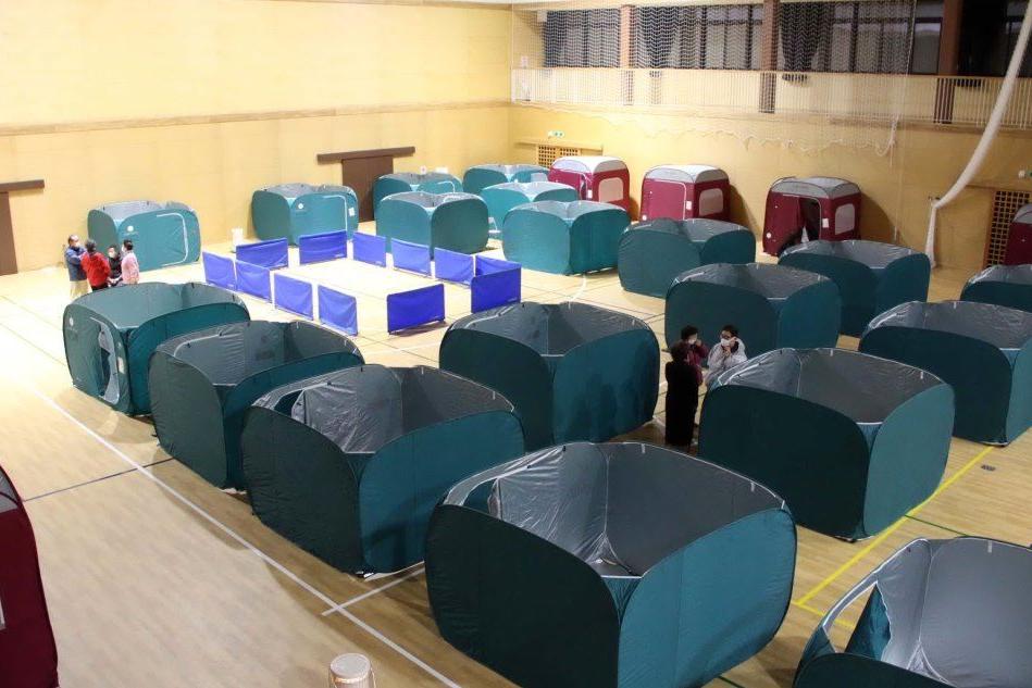 Le tende allestite per ospitare gli sfollati (Ansa - Jiji Press)