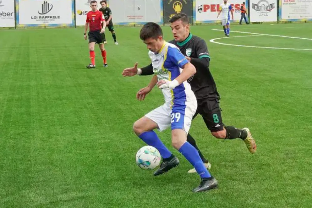 Il centrocampista Floris della Cos