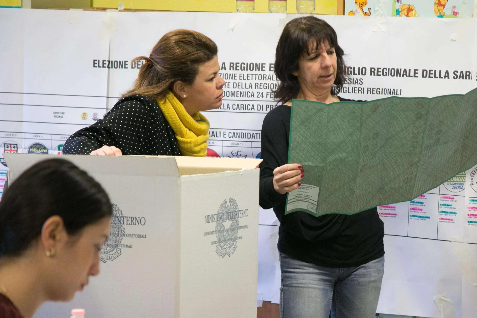 Un seggio in Sardegna (Foto Ungari)