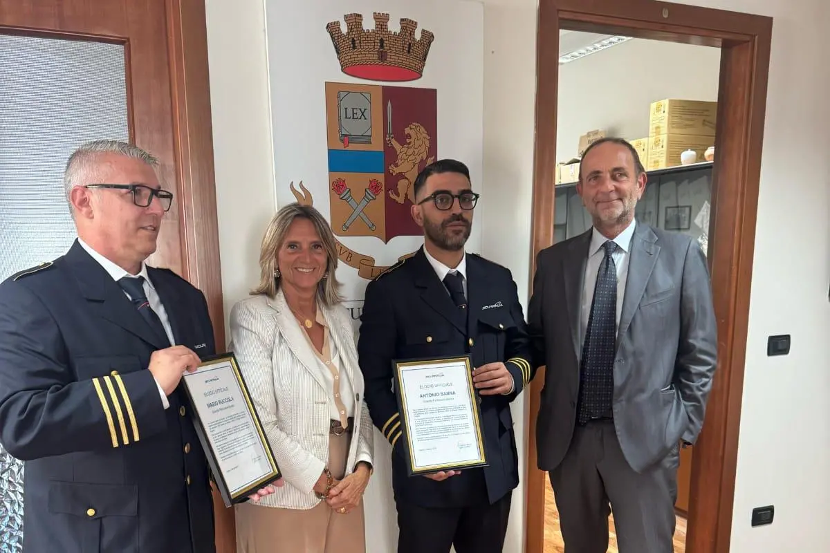 La consegna del riconoscimento