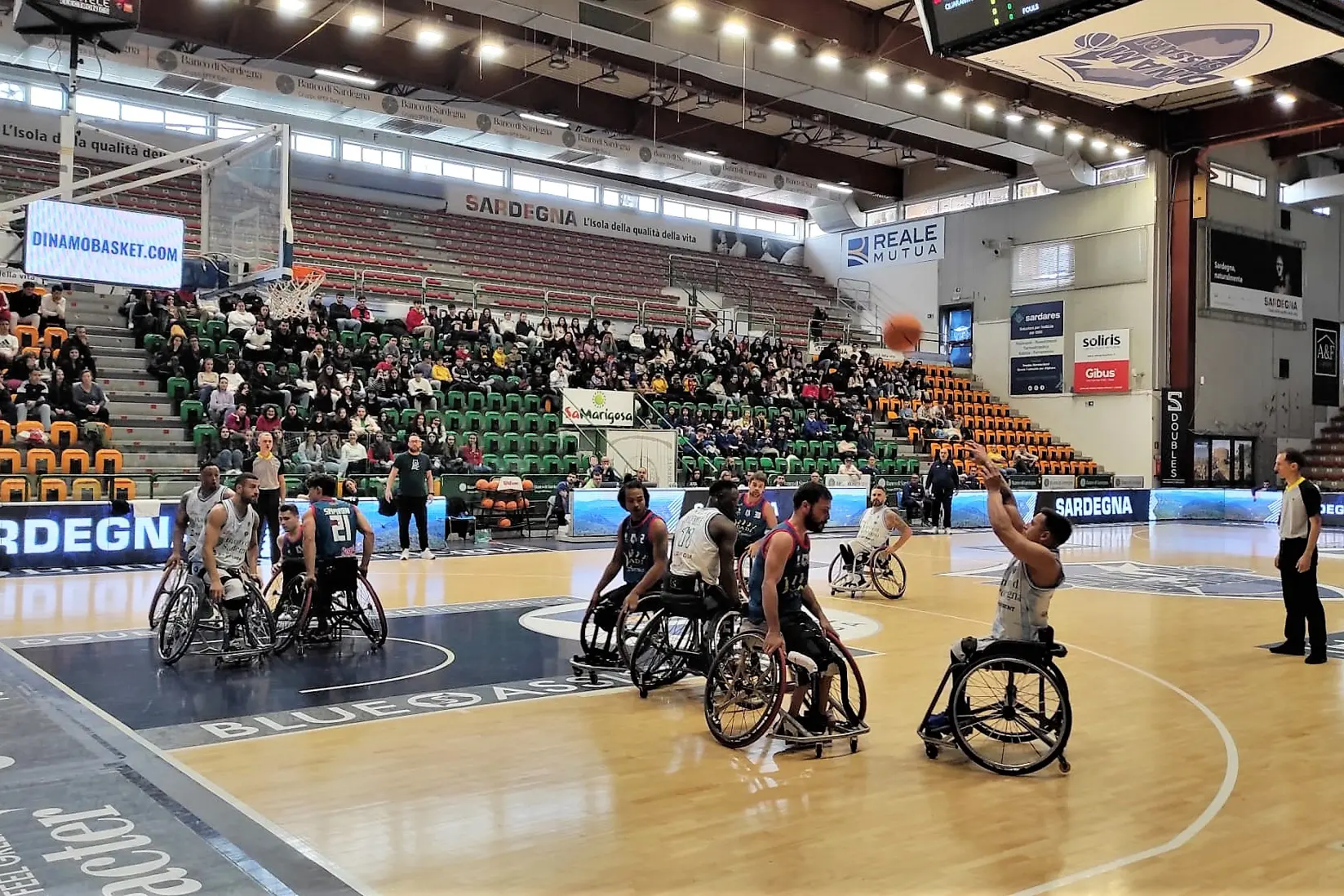 La Dinamo Lab in attacco, in maglia bianca (foto G. Marras)